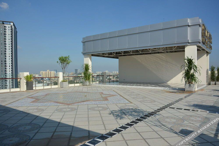 Exterior 4