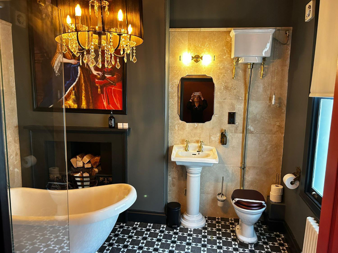 Bathroom 2, Golden Fleece York, York