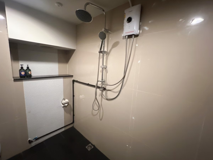 Bathroom 4, Deco Lux Hotel, Ratchathewi