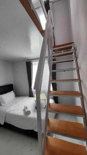 Bedroom 12