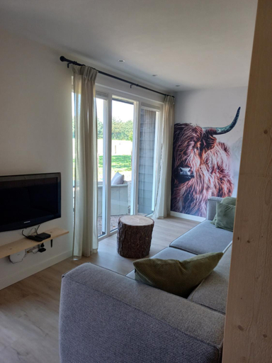 Others 4, B&B Klein koestapel, Putten