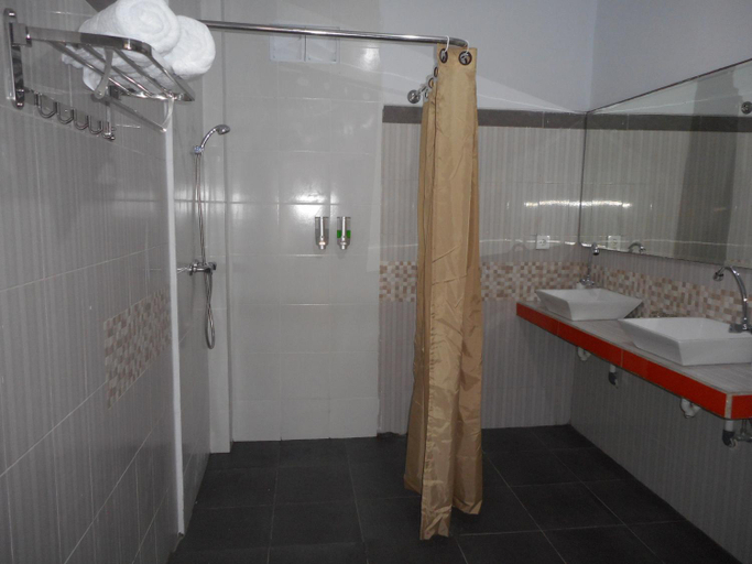 Bathroom 9