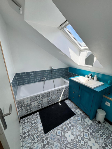 Bathroom 3, Rooftop, Dordogne