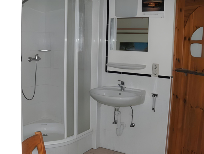 Bathroom 3, Gemutliche Gartenwohnung in Bernau, Waldshut