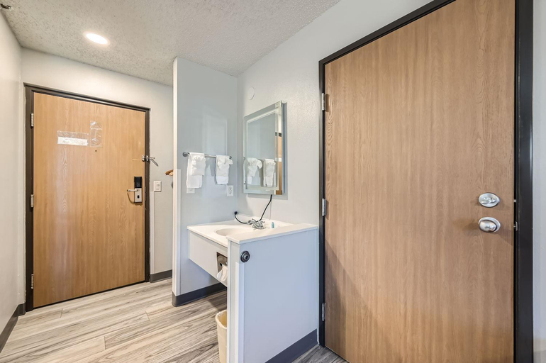 Bathroom 4, Travelodge by Wyndham Longmont, Weld