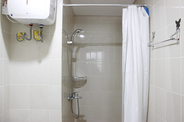 Bathroom 4, Mountain view 2 bedroom  Apartemen By Travelio, Bandung