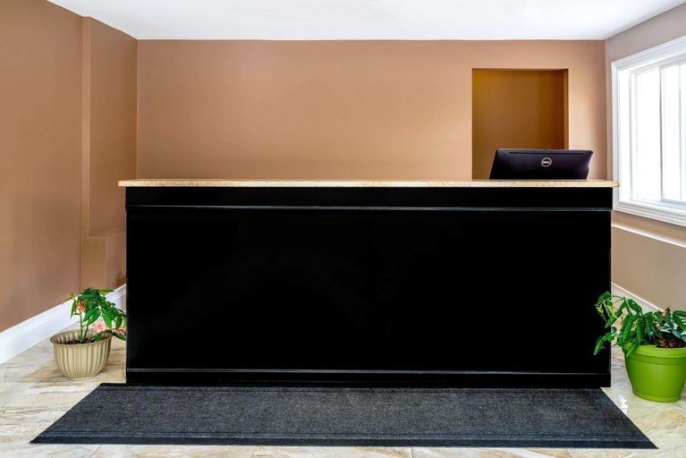 Public Area, Super 8 by Wyndham Kingston, Frontenac