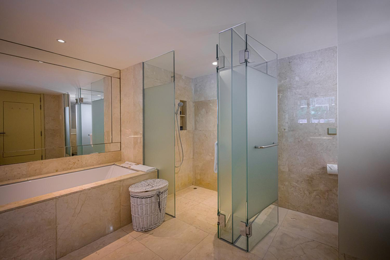 Bathroom 14