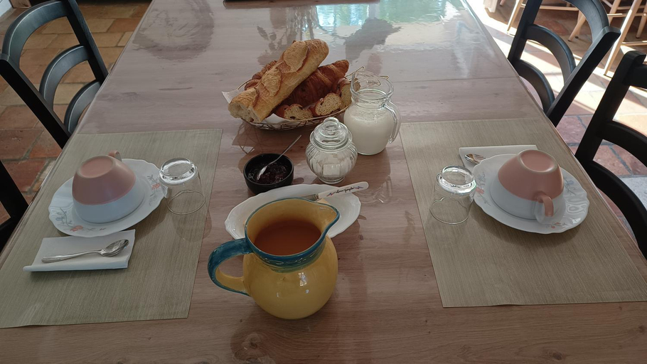 Food & Drinks, La Petite Maison Dans La Prairie, Sarthe