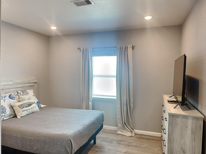 Bedroom 2, Sharks Tooth Beachfront, Brazoria