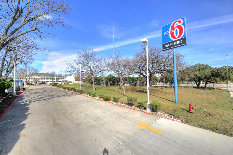 Exterior & Views 2, Motel 6 Kerrville, Kerr
