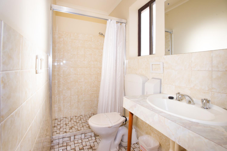 Bathroom 2, Augusta Budget Motel, Port Augusta