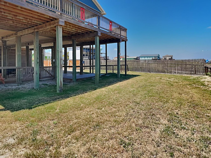 Exterior & Views 1, Sharks Tooth Beachfront, Brazoria