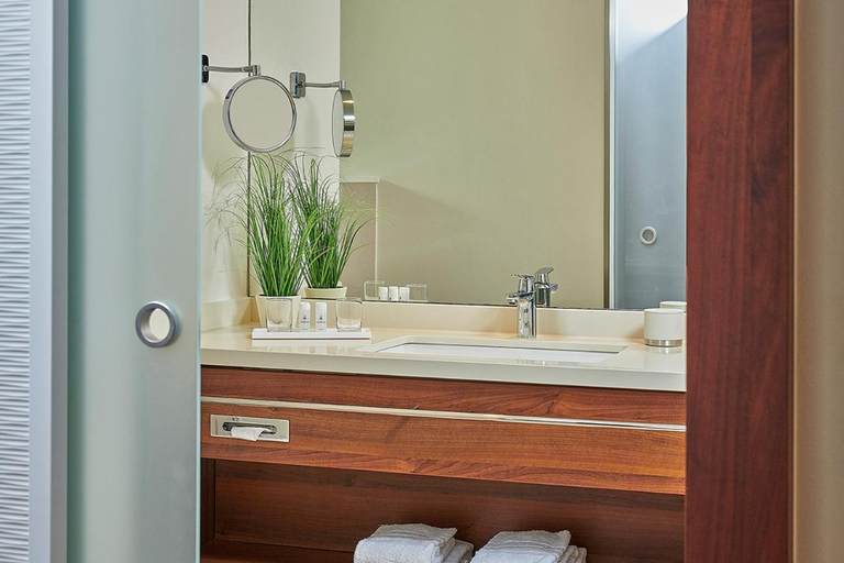Bathroom 4, Clarion Hotel Hafenspeicher, Leer