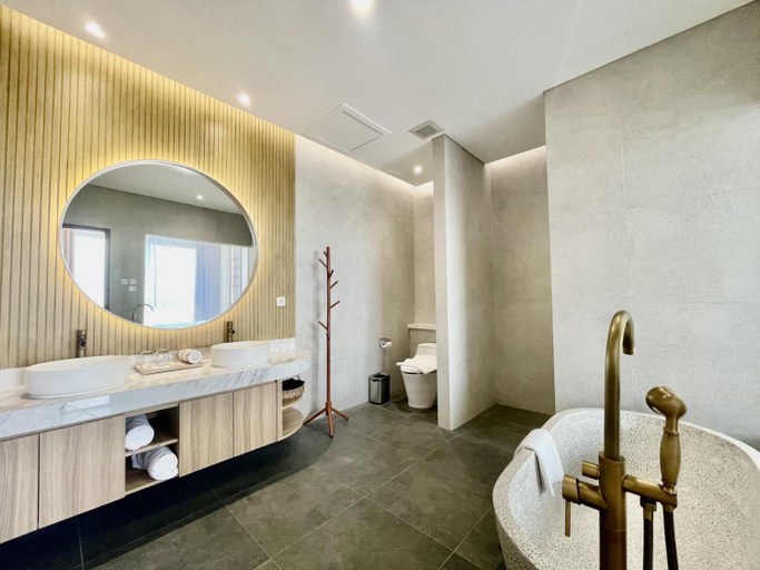 Bathroom 8