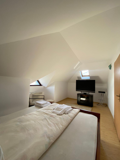 Others 2, MAT & EDW RooM, Campulung Moldovenesc