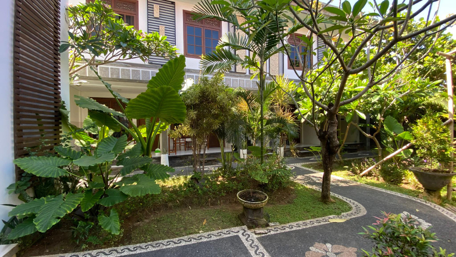 Exterior 8