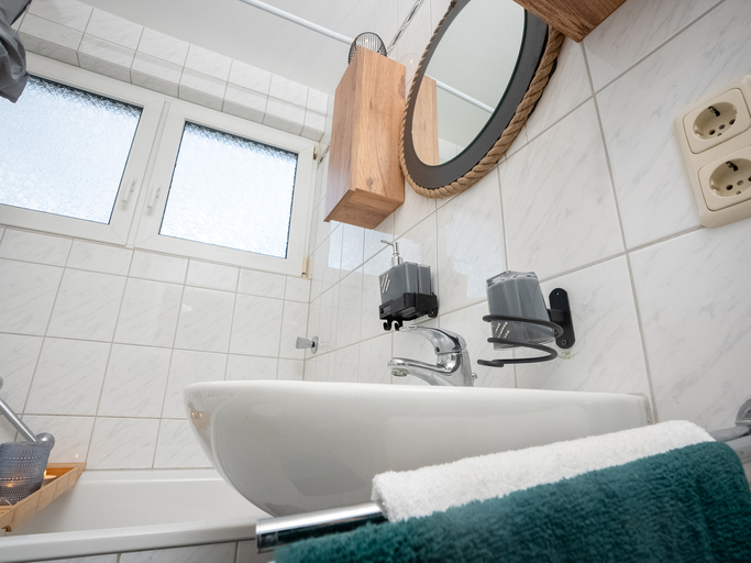Bathroom 5, Serviceroom24 - Apartment 3 in Herten SmartTv|Wlan, Recklinghausen