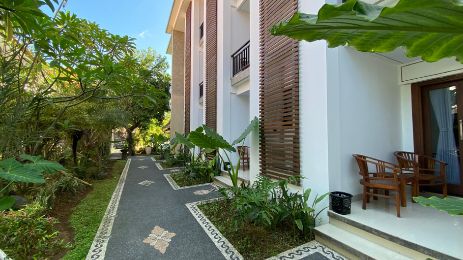 Exterior 8