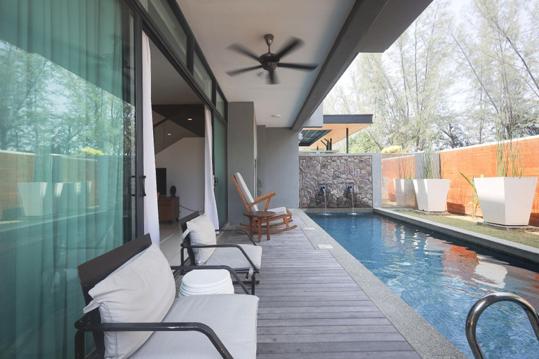 Swimming Pool 11