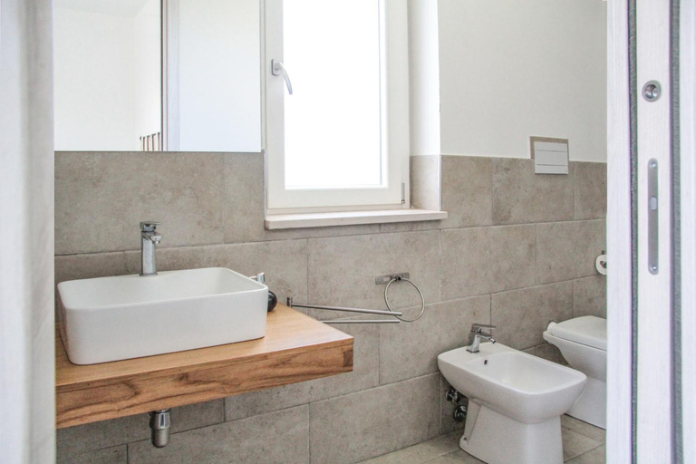 Bathroom 3, Villino Frizza, Vibo Valentia