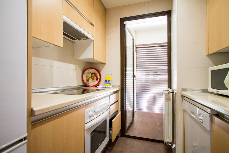 Others 5, Apartamentos Adelfas, Madrid