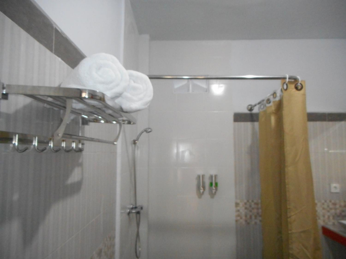 Bathroom 12