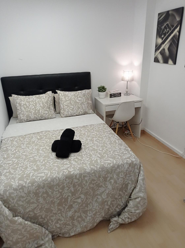Bedroom 4, Double Interior Room Center City, Barcelona