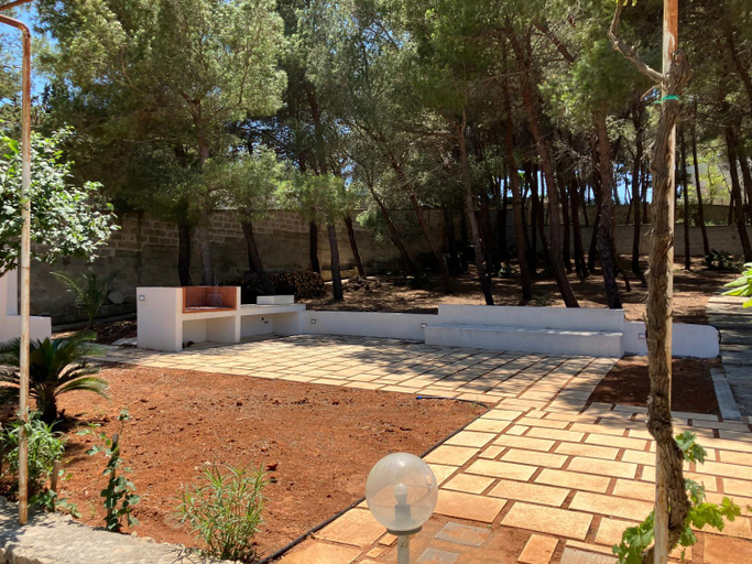 Others 4, Villetta in pineta, Lecce