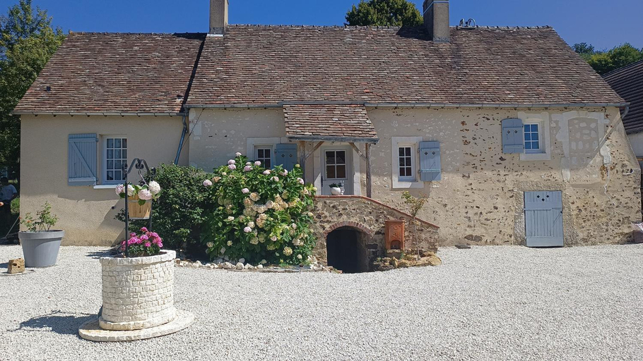 Others 2, La Petite Maison Dans La Prairie, Sarthe