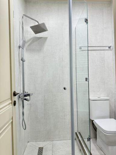 Bathroom 3, soleil d'or, Mtskheta