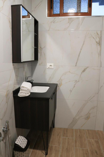 Bathroom 4, Albora Guest House 2, Fierit