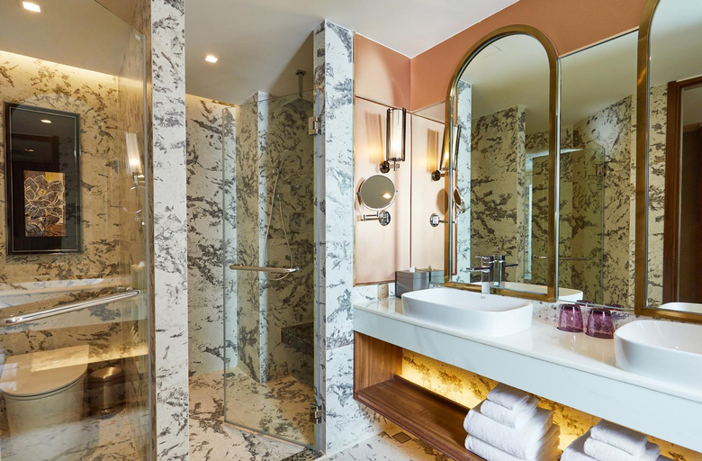Bathroom 13