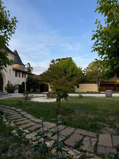 Others 3, Chateau Eck, Gironde