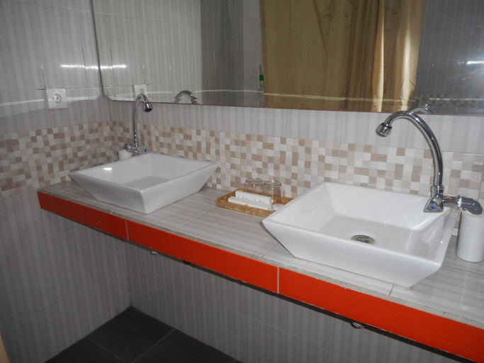 Bathroom 4