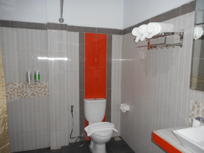 Bathroom 11
