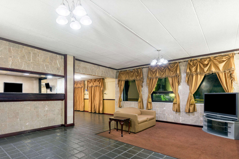 Public Area 2, Days Inn by Wyndham Hagerstown I-70, Washington