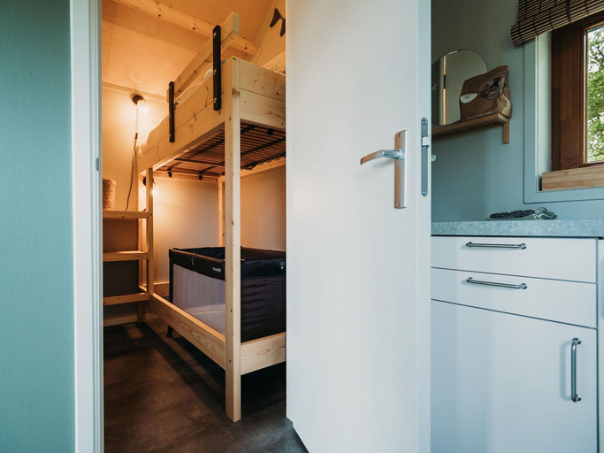 Others 3, Wellness Lodge in Dutch Meadows with Hot Tub, De Wolden