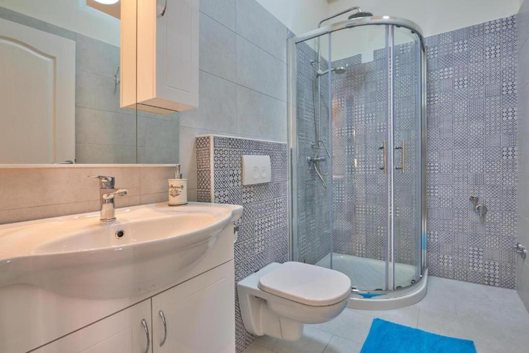Bathroom 2, Old City Romantic Studios 2, Pula