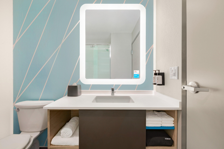 Bathroom 5, avid hotel LANCASTER by IHG, Lancaster
