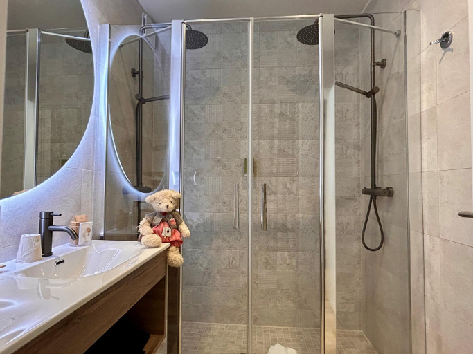 Bathroom 4, Hotel Beaucour, Bas-Rhin