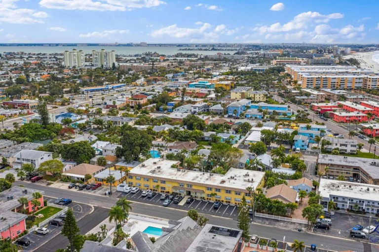 3, Waves 14 Condo Beautiful 1 Bedroom with Pool, Pinellas