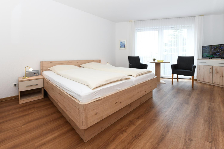 Bedroom 4, Hotel-Pension Marlies, Wittmund
