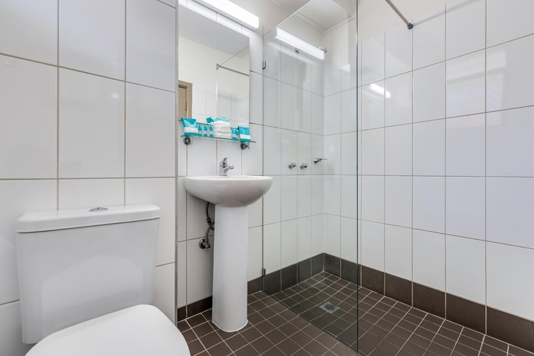 Bathroom 5, Vitina Studios by Argus, Darwin