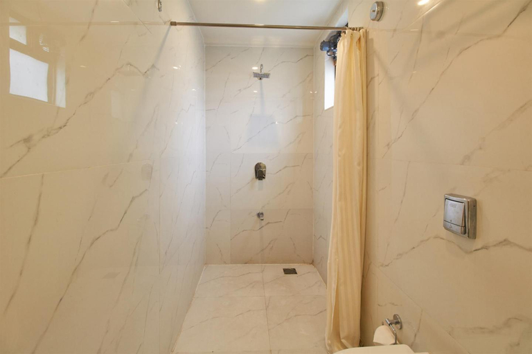Bathroom 4, Tarawade Clarks Inn, Pune