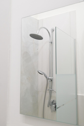 Bathroom 5, Antonia’s House, Bari