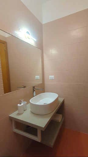 Bathroom, Largo Teatro Bed & Breakfast, Bari