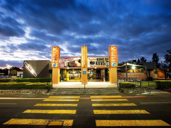 Nightcap At Keysborough Hotel, Gr. Dandenong Bal
