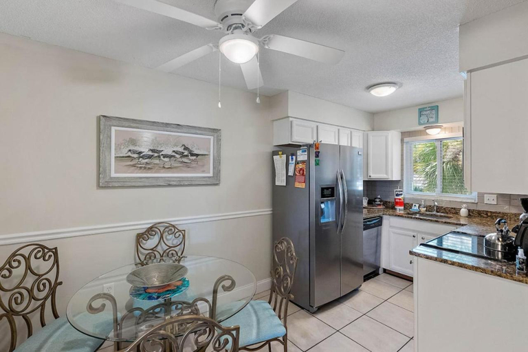 5, Waves 14 Condo Beautiful 1 Bedroom with Pool, Pinellas