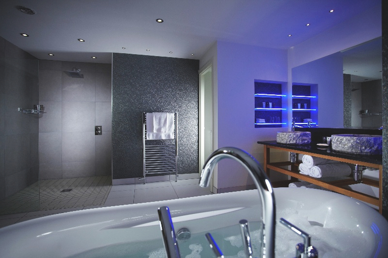 Bathroom 5, Rowhill Grange Hotel & Utopia Spa, Kent